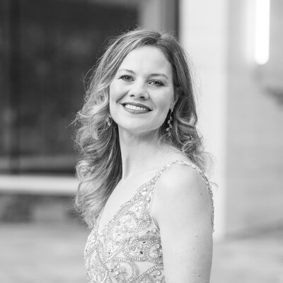 Nikki Fox Eoute - Professional Headshot